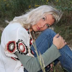 Meet your Posher, Chloe